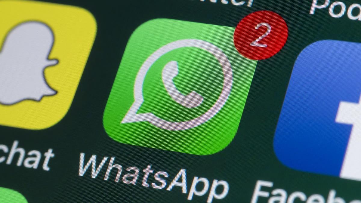 ¿Por qué aparezco como conectado en WhatsApp si ya lo he cerrado?